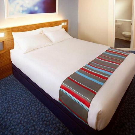 Travelodge Cardiff Airport Kültér fotó