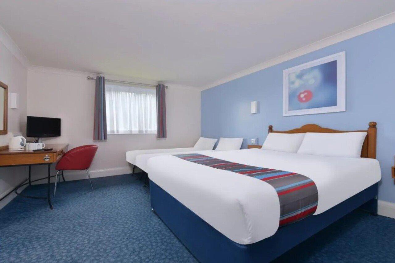 Travelodge Cardiff Airport Kültér fotó